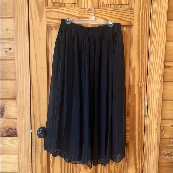 Talbots Black Pleated Skirt Size 10P - Picture 1 of 5